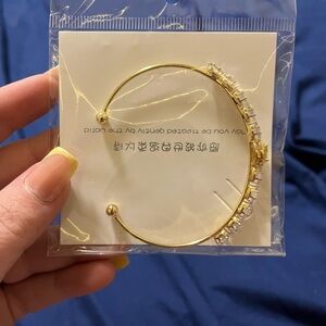 Elegant Gold Bracelet with Crystal Accents